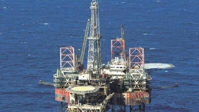 Four people were killed after a helicopter belonging to the Oil and Natural Gas Corporation (ONGC) made a controlled emergency landing at sea near the Sagar Kiran oil rig in Bombay High on Tuesday morning. (HT PHOTO.) Four people were killed after a helicopter belonging to the Oil and Natural Gas Corporation (ONGC) made a controlled emergency landing at sea near the Sagar Kiran oil rig in Bombay High on Tuesday morning. (HT PHOTO.)