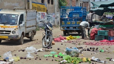 The Plastic Waste Management Amendment Rules, 2021, prohibit use of plastic carry bags having thickness less than seventy five microns. (Harvinder Singh/HT) The Plastic Waste Management Amendment Rules, 2021, prohibit use of plastic carry bags having thickness less than seventy five microns. (Harvinder Singh/HT)
