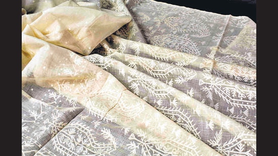 A muslin sari with a thread count of 300 woven by Al Amin, a master weaver from Bangladesh. Dhaka muslin had a thread count (that’s the number of threads woven into a square inch of fabric) of 300 to 1,200. (Saiful Islam / Drik-Bengal Muslin) A muslin sari with a thread count of 300 woven by Al Amin, a master weaver from Bangladesh. Dhaka muslin had a thread count (that’s the number of threads woven into a square inch of fabric) of 300 to 1,200. (Saiful Islam / Drik-Bengal Muslin)