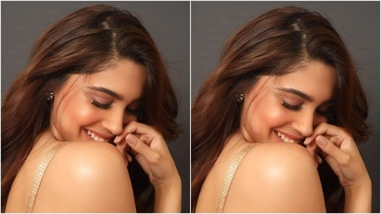 Sharvari played muse to fashion designer Manish Malhotra and picked a saree from the shelves of the designer.(Instagram/@sharvari)