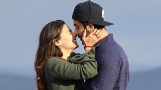 Ranbir Kapoor proposed to Alia Bhatt during one of their vacations. Ranbir Kapoor proposed to Alia Bhatt during one of their vacations. 