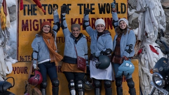 Fatima Sana Shaikh, Ratna Pathak Shah, Dia Mirza, and Sanjana Sanghi at Khardung La.