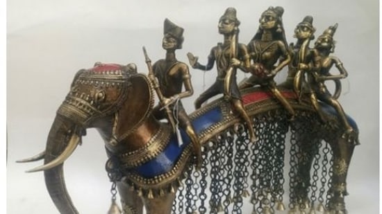 PM Modi gifted Dokra Art with Ramayana Theme to South Africa's president Cyril Ramaphosa. Dokra Art is non-ferrous metal casting art using the lost-wax casting technique and is an art piece from Chhattisgarh.(ANI)