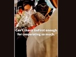 A screengrab of the video showing a man proposing to his girlfriend on a flight.(manu_raj_/Instagram) A screengrab of the video showing a man proposing to his girlfriend on a flight.(manu_raj_/Instagram)