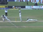 David Warner takes an incredible catch to dismiss Dimuth Karunaratne(Twitter) David Warner takes an incredible catch to dismiss Dimuth Karunaratne(Twitter)