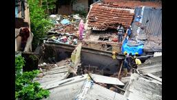 The Koshe building in Kalyan (W) that collapsed on Wednesday morning. A man was killed while his wife was rescued from the building collapse. (PRAMOD TAMBE/HT PHOTO)