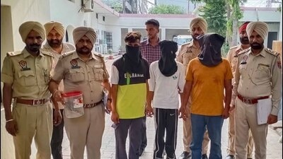 The men accused of attempt to murder in custody of Ludhiana police. (HT Photo) The men accused of attempt to murder in custody of Ludhiana police. (HT Photo)
