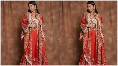 Shibani added more drama to her look with a dramatic red cape that featured detailing in multicoloured resham threads. It also came with white zari details at the borders. (Instagram/@shibanidandekarakhtar)