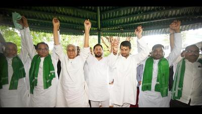 RJD leader Tejashwi Prasad Yadav with four AIMIM MLAs in Patna on Wednesday. (Santosh Kumar/HT Photo) RJD leader Tejashwi Prasad Yadav with four AIMIM MLAs in Patna on Wednesday. (Santosh Kumar/HT Photo)