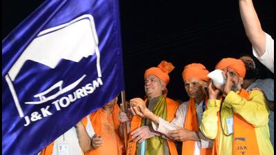 Jammu and Kashmir Lieutenant Governor Manoj Sinha flags off the first batch of pilgrims for the Amarnath Yatra 2022, after conducting a puja at Yatri Niwas, Bhagwati Nagar base camp, in Jammu on Wednesday. (ANI) Jammu and Kashmir Lieutenant Governor Manoj Sinha flags off the first batch of pilgrims for the Amarnath Yatra 2022, after conducting a puja at Yatri Niwas, Bhagwati Nagar base camp, in Jammu on Wednesday. (ANI)