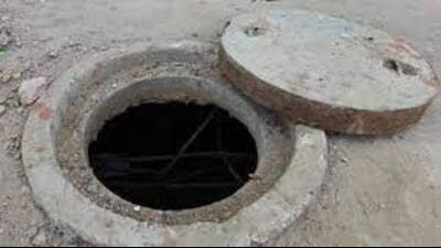 The victims, Satpal and Madan Singh, were among the five farmers who had entered a manhole to clear a pipeline after the water supply to the farmers’ field stopped. (Representative Image/HT File)