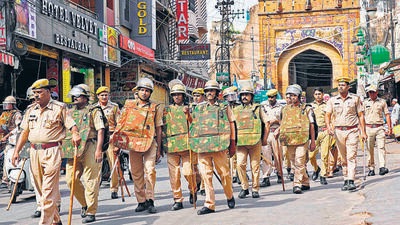 Policemen carry out a flag march through a street in Ajmer on Wednesday, following the murder of a Hindu tailor by two Muslim men in Udaipur. (AFP) Policemen carry out a flag march through a street in Ajmer on Wednesday, following the murder of a Hindu tailor by two Muslim men in Udaipur. (AFP)