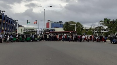 Sri Lanka fuel protests (Credit: @SriLankaTweet) Sri Lanka fuel protests (Credit: @SriLankaTweet)