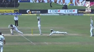 David Warner takes an incredible catch to dismiss Dimuth Karunaratne (Twitter) David Warner takes an incredible catch to dismiss Dimuth Karunaratne (Twitter)