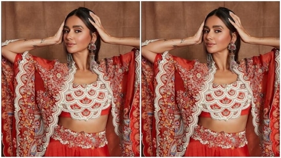 Styled by fashion stylist Khyati Busa, Shibani wore her tresses open in straight locks with a middle part.(Instagram/@shibanidandekarakhtar)