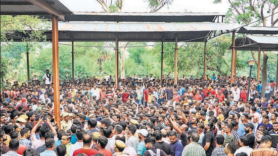 People attend the funeral procession of tailor Kanhaiya Lal in Udaipur on Wednesday. (PTI)