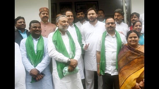 RJD leader Tejashwi Yadav with four AIMIM MLAs in Patna on Wednesday. (HT photo/Santosh Kumar)
