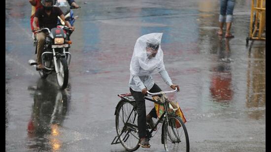 Southwest Monsoon has advanced into few more districts of Uttar Pradesh like Varanasi, Azamgarh, Gorakhpur, Lakhimpur Kheri and Bareilly while conditions are favourable for the further advance of monsoon into Lucknow and some parts of UP in two days’ time. (File Photo)