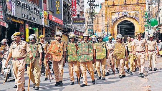 Policemen carry out a flag march through a street in Ajmer on Wednesday, following the murder of a Hindu tailor by two Muslim men in Udaipur. (AFP)