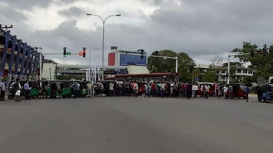 Sri Lanka fuel protests (Credit: @SriLankaTweet)