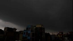An overcast sky seen on the outskirts of Delhi on Thursday morning. (HT Photo)