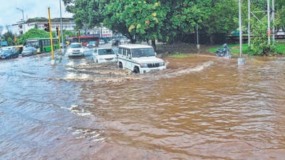 Waterlogging due to heavy rain at the Sector 17/18 road in Chandigarh on Thursday. (Keshav Singh/HT) Waterlogging due to heavy rain at the Sector 17/18 road in Chandigarh on Thursday. (Keshav Singh/HT)