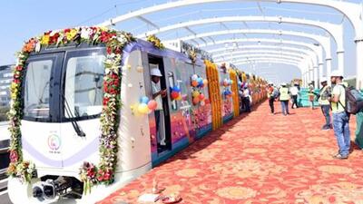 After bring sworn in as Deputy Chief Minister, Fadnavis said, “The new government under Eknath Shinde will give priority to various things including Metro or other projects.” (HT FILE PHOTO) After bring sworn in as Deputy Chief Minister, Fadnavis said, “The new government under Eknath Shinde will give priority to various things including Metro or other projects.” (HT FILE PHOTO)