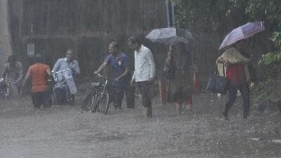 Office-goers had a tough time reaching their workplaces as heavy rain inundated several places, including Industrial Area Phase 1 (in pic), in Chandigarh on Thursday morning. (Keshav Singh/HT) Office-goers had a tough time reaching their workplaces as heavy rain inundated several places, including Industrial Area Phase 1 (in pic), in Chandigarh on Thursday morning. (Keshav Singh/HT)