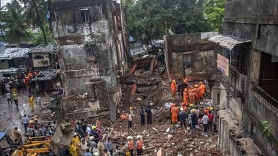 Rescue operations under way on Tuesday after a four-storey building collapsed at Naik Nagar, Kurla (East), on late Monday night. ( Satish Bate/HT Photo) Rescue operations under way on Tuesday after a four-storey building collapsed at Naik Nagar, Kurla (East), on late Monday night. ( Satish Bate/HT Photo)