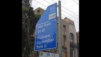 Facing flak over solid waste management, the MC has been receiving a number of complaints against the dumping of garbage in vacant plots. The National Green Tribunal (NGT) had also directed the officials to act against the same in the past. The health branch officials have been directed to commence issuing challans to the owners and stop issuance of building plans, TS1 certificate etc. (HT File Photo)