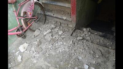 Plaster of the third floor of Pitru Krupa building in Dombivli fell on Wednesday. There are 1,872 residents living in dangerous buildings in Kalyan Dombivli and they are demanding a proper policy from the KDMC (PRAMOD TAMBE/HT PHOTO) Plaster of the third floor of Pitru Krupa building in Dombivli fell on Wednesday. There are 1,872 residents living in dangerous buildings in Kalyan Dombivli and they are demanding a proper policy from the KDMC (PRAMOD TAMBE/HT PHOTO)