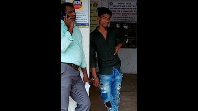 Dhale fell on his shoulder, while other police officers nabbed the biker, identified as Mohammed Salim Shaikh, 19, a resident of Sangam Nagar in Wadala. Dhale fell on his shoulder, while other police officers nabbed the biker, identified as Mohammed Salim Shaikh, 19, a resident of Sangam Nagar in Wadala.