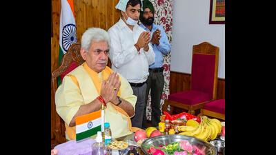 Officials said the morning and evening arti will be live telecast on the Shri Amarnathji Shrine Board’s website. (PTI)