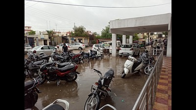The waterlogged parking of Saral Kendra at SDM’s office in Ambala City on Thursday. (HT Photo) The waterlogged parking of Saral Kendra at SDM’s office in Ambala City on Thursday. (HT Photo)