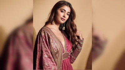 Pooja Hegde struck some elegant poses for the camera in this luxurious ethnic wear. (Instagram/@hegdepooja)