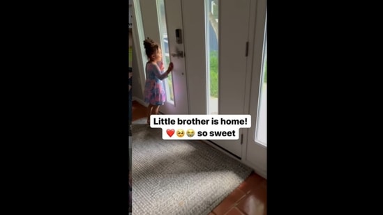 The toddler ran towards her little brother when he came home. (aria_and_luke/Instagram) The toddler ran towards her little brother when he came home. (aria_and_luke/Instagram)