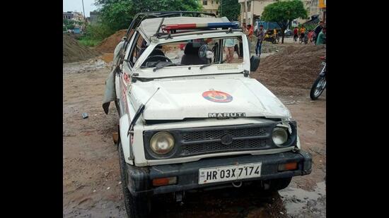 ASI Ramgopal and another police official in the vehicle sustained injuries in the accident, and were taken to the civil hospital in Sector 6, Panchkula, where the ASI was declared dead. (HT Photo)