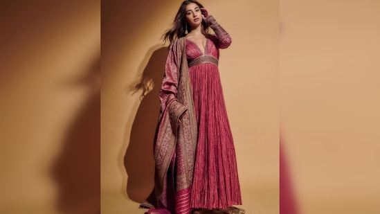 Pooja Hegde's outfit comes with a heavy embellished dupatta and she teamed the look with dazzling juttis.(Instagram/@hegdepooja)