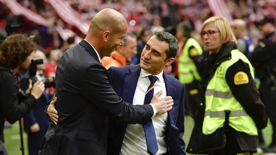 Ernesto Valverde with former Real Madrid head coach Zinedine Zidane(AP)