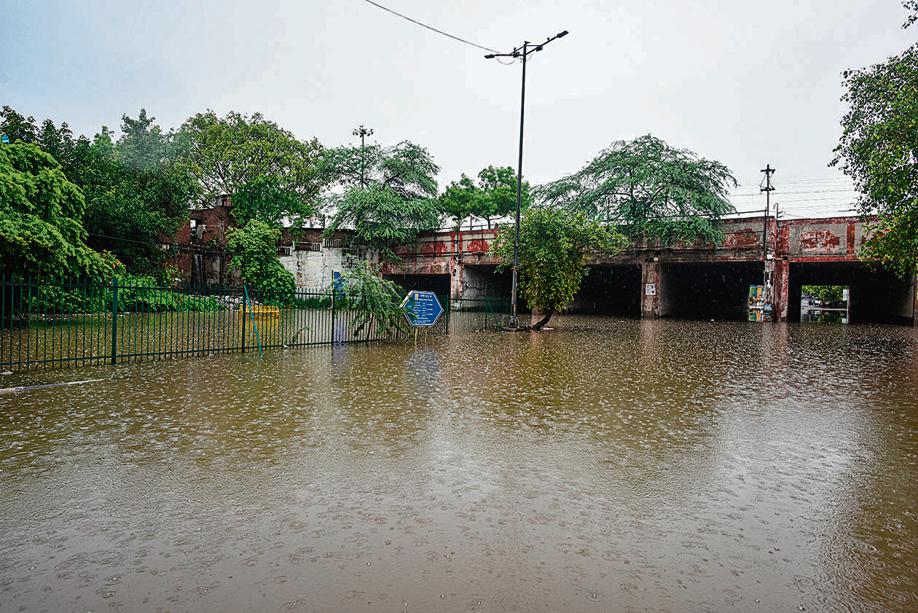 A view of the underpass partially submerged in logged rain water after heavy rain at Pul Prahladpur in New Delh, India, on Thursday, June 30, 2022. (Photo by Amal KS/Hindustan Times) A view of the underpass partially submerged in logged rain water after heavy rain at Pul Prahladpur in New Delh, India, on Thursday, June 30, 2022. (Photo by Amal KS/Hindustan Times)