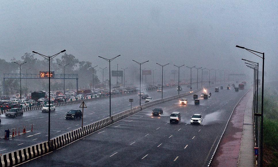 A view of Delhi-Meerut Expressway during heavy rain in New Delhi, India, on Thursday, June 30, 2022. (Photo by Ajay Aggarwal/Hindustan Times)