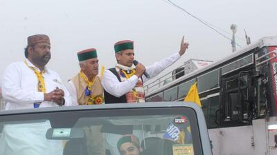 AAP’s Himachal chief Surjeet Thakur during a rally at Rohru in Shimla on Friday. (HT Photo)