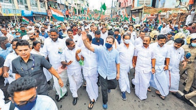 Rahul Gandhi attended a rally in Sultan Bathery in Kerala protesting against the recent directive of the Supreme Court to earmark one-km buffer zone around forest areas and wildlife sanctuaries. (HT Photo)