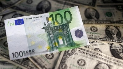 FILE PHOTO: U.S. dollar and Euro notes are seen in this November 7, 2016 picture illustration.. REUTERS/Dado Ruvic/Illustration (REUTERS)
