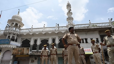 Policemen stand guard during a curfew imposed by authorities following the killing of Hindu tailor Kanhaiya Lal, who was allegedly killed by two Muslim men for supporting a former spokeswoman of the ruling Bharatiya Janata Party (BJP) for her remarks about Prophet Mohammed, in Udaipur. (AFP) Policemen stand guard during a curfew imposed by authorities following the killing of Hindu tailor Kanhaiya Lal, who was allegedly killed by two Muslim men for supporting a former spokeswoman of the ruling Bharatiya Janata Party (BJP) for her remarks about Prophet Mohammed, in Udaipur. (AFP)
