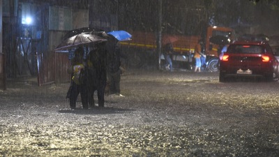 Mumbai, India - June 30, 2022: People wade through waterlogged road near the subway after heavy downpour of rain at Andheri, in Mumbai, India, on Thursday, June 30, 2022. (Photo by Vijay Bate/HT Photo) (HT PHOTO)
