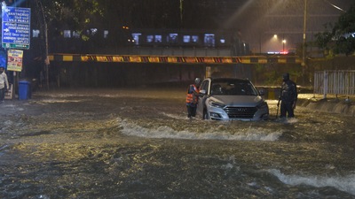 "All money gone down the drain. #Kingscircle, #GandhiMarket #Matunga flooded as always during #MumbaiRains. Nothing seems to work here. The Holding Tanks, the pumps, bigger drains..Seems the Only time it won't flood, will be when if doesn't Rain," a citizen tweeted. (HT Photo/Vijay Bate)