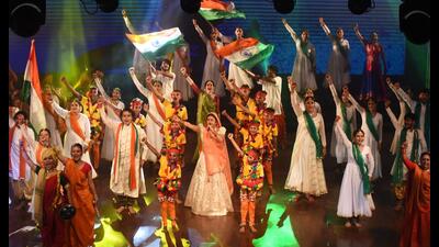 Folk singer Malini Awasthi performing along with other artistes during a cultural programme ‘Muktigatha’ organised by SonChiraiya Foundation under the Azadi ka Amrit Mahotsav, at Sangeet Natak Akademi in Lucknow on Friday. (Deepak Gupta/HT Photo) Folk singer Malini Awasthi performing along with other artistes during a cultural programme ‘Muktigatha’ organised by SonChiraiya Foundation under the Azadi ka Amrit Mahotsav, at Sangeet Natak Akademi in Lucknow on Friday. (Deepak Gupta/HT Photo)