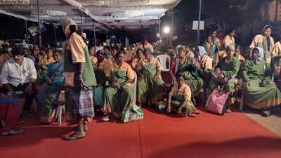 At least 15,000 ‘Porakarmikas’ or civic workers on Friday began an indefinite strike in Bengaluru, demanding their jobs be made permanent and better salary to take care of their families. (HT) At least 15,000 ‘Porakarmikas’ or civic workers on Friday began an indefinite strike in Bengaluru, demanding their jobs be made permanent and better salary to take care of their families. (HT)