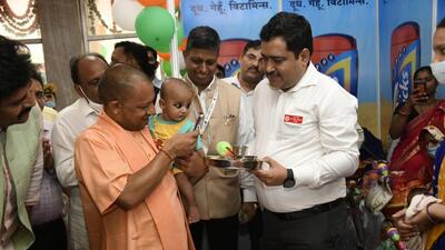 Chief minister Yogi Adityanath performing annaprashan sanskar of a child in a programme organised at Gorakhpur on Friday. (HT PHOTO) Chief minister Yogi Adityanath performing annaprashan sanskar of a child in a programme organised at Gorakhpur on Friday. (HT PHOTO)